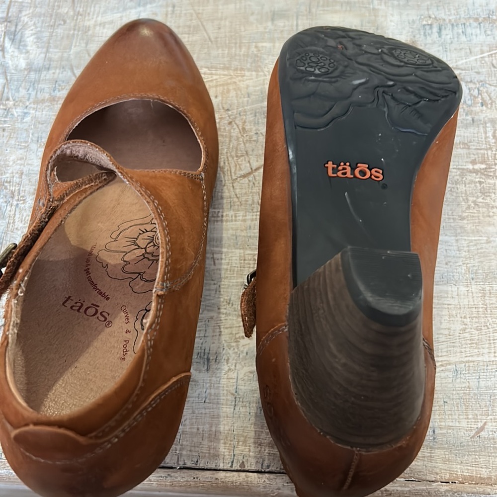 Taos Footwear Tan Mary Jane Heels - Picture 5 of 7